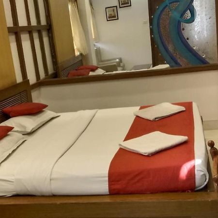 Hotel Aston Καλκούτα Εξωτερικό φωτογραφία