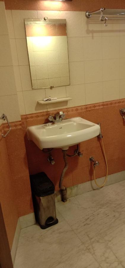 Hotel Aston Καλκούτα Εξωτερικό φωτογραφία